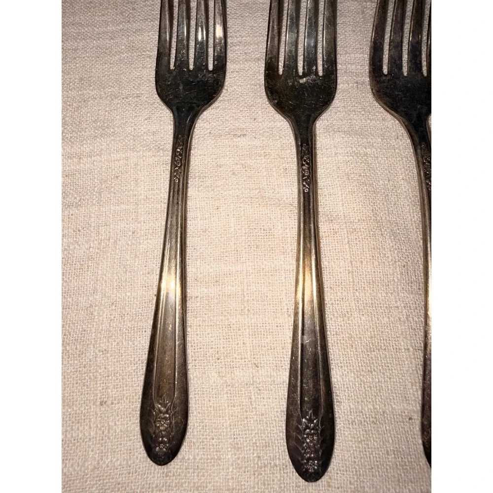 Belfry Silver Plate Salad Forks Set of 4‎ Vintage Floral Pattern Ornate Flatware